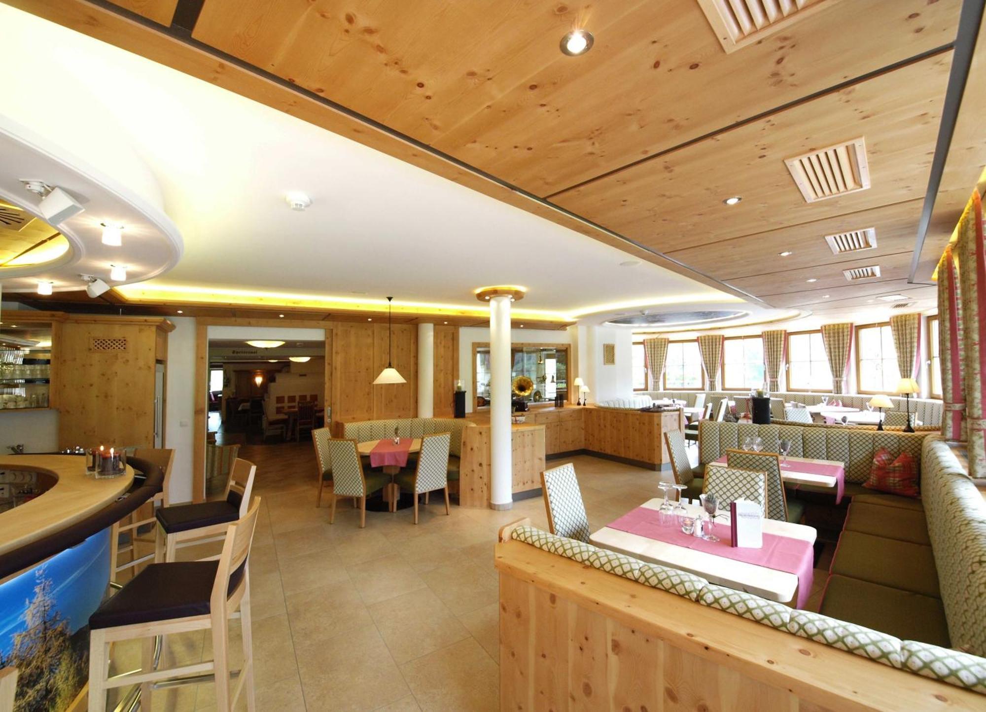 Berghotel Alpenklang Гросарл Екстериор снимка
