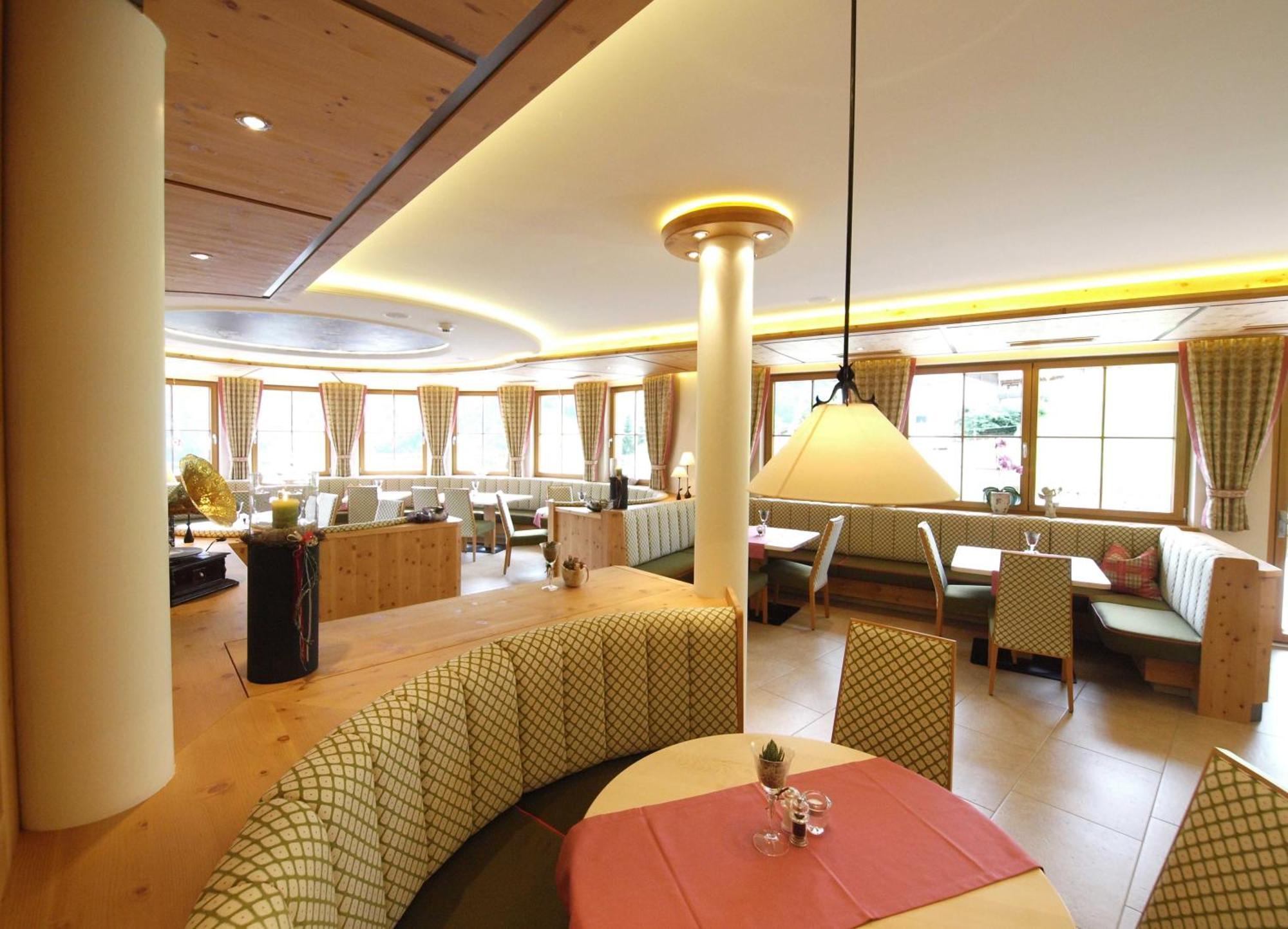 Berghotel Alpenklang Гросарл Екстериор снимка